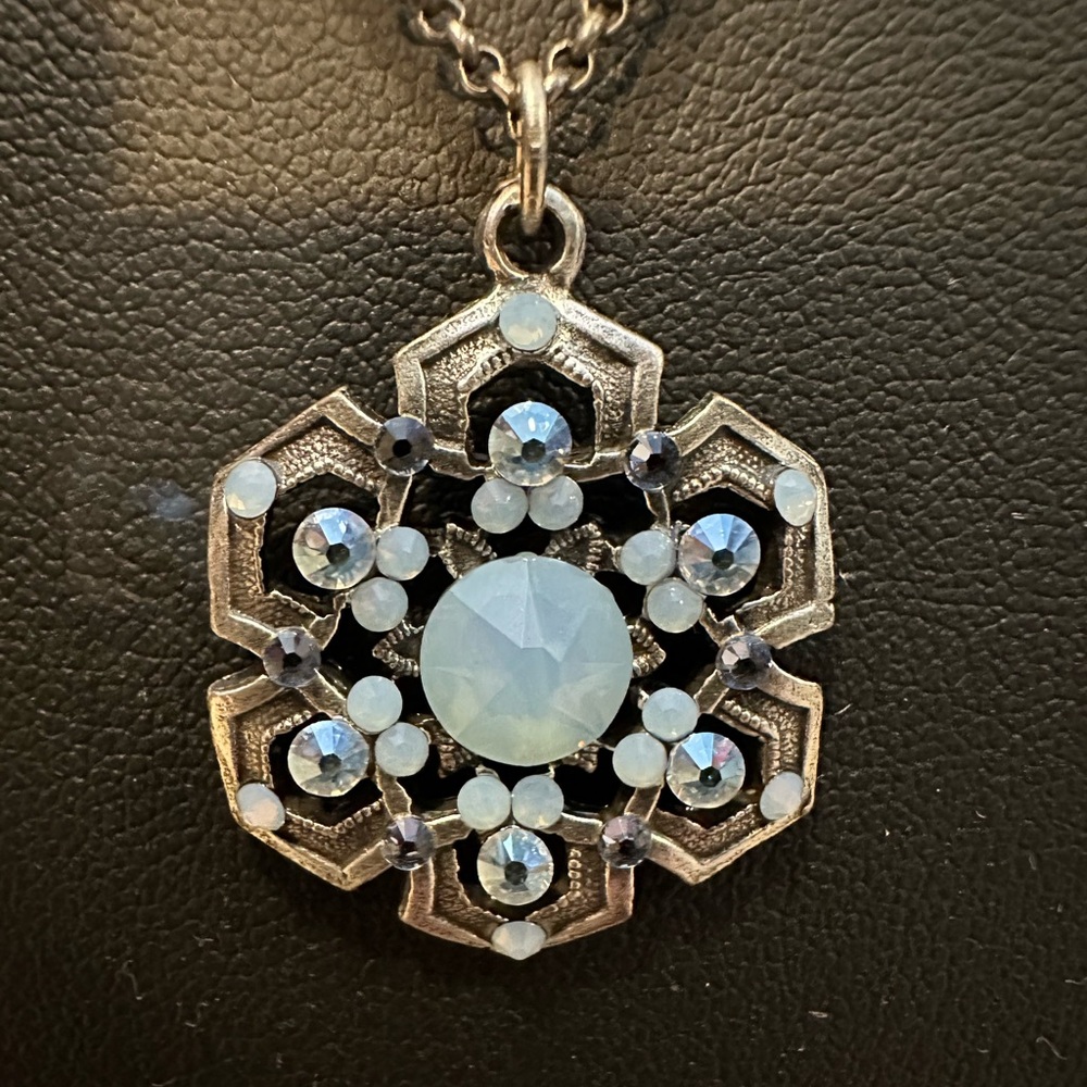 Snowflake necklace - Picture 4 of 4